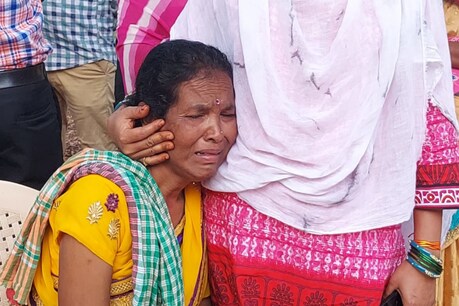 छत्तीसगढ़: बीजापुर में नक्सलियों ने ASI का अपहरण कर की हत्या, शव बरामद छत्तीसगढ़: बीजापुर में नक्सलियों ने ASI का अपहरण कर की हत्या, शव बरामद