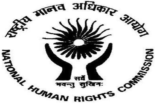 लखीमपुर खीरी में दलित छात्रा के रेप और हत्या मामले में राष्ट्रीय मानवाधिकार आयोग ने यूपी सरकार को नोटिस भेजा है. 
