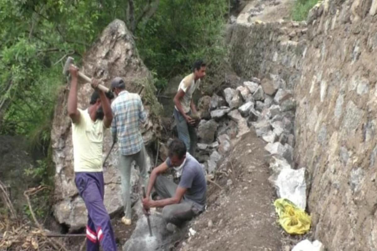 Corona, Coronavirus, MNREGA, migrant laborers, labor budget, Congress, UPA, NDA