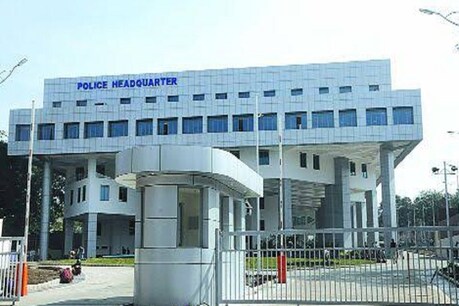 MP : भू-माफिया के खिलाफ सुस्त हुई पुलिस, 1000 थानों में सिर्फ 150 मामलों में कार्रवाई MP : भू-माफिया के खिलाफ सुस्त हुई पुलिस, 1000 थानों में सिर्फ 150 मामलों में कार्रवाई