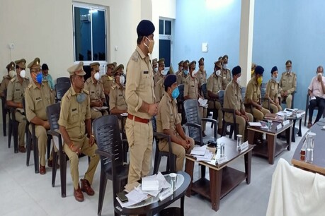 प्रतापगढ़ पुलिस लाइन में एक साथ 53 पुलिसकर्मी मिले Corona संक्रिमत, बैंक के 7 कर्मचारी भी पॉजिटिव प्रतापगढ़ पुलिस लाइन में एक साथ 53 पुलिसकर्मी मिले Corona संक्रिमत, बैंक के 7 कर्मचारी भी पॉजिटिव