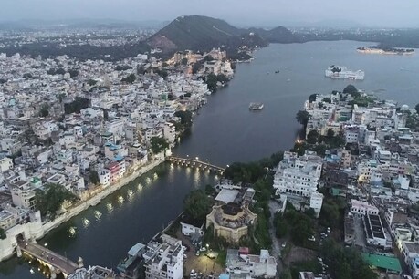 Rajasthan: कण-कण में त्याग और स्वाभिमान की कहानी समेटे हुए है 'लेकसिटी' उदयपुर, रोमांचित करता है यहां का वैभव Rajasthan: कण-कण में त्याग और स्वाभिमान की कहानी समेटे हुए है 'लेकसिटी' उदयपुर, रोमांचित करता है यहां का वैभव