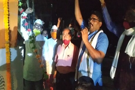 बिहार: वाघा बॉर्डर की तरह यहां भी मध्य रात्रि में फहराया गया तिरंगा, पढ़ें झंडोत्तोलन के पीछे क्या है कहानी