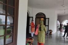कोरोना को हराकर घर लौटे शिवराज तो पत्नी ने गुलाब की पंखुड़ियों से किया स्वागत