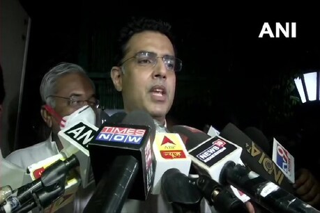 Rajasthan Crisis: सचिन पायलट ने कहा, 'पार्टी पद देती है तो ले भी सकती है, मुद्दे उठाना जरूरी था' Rajasthan Crisis: सचिन पायलट ने कहा, 'पार्टी पद देती है तो ले भी सकती है, मुद्दे उठाना जरूरी था'