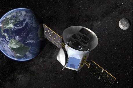 NASA के खोजी सैटेलाइट ने ढूंढे 66 बाह्यग्रह और 2100 दावेदार, अब ये है प्लान NASA के खोजी सैटेलाइट ने ढूंढे 66 बाह्यग्रह और 2100 दावेदार, अब ये है प्लान