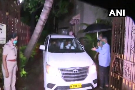 Sushant Case Updates: सुशांत के घर से साढ़े पांच घंटे बाद निकली फॉरेंसिक टीम, पड़ोसी का खुलासा-13 जून को जल्दी बंद हो गई थीं लाइट्स Sushant Case Updates: सुशांत के घर से साढ़े पांच घंटे बाद निकली फॉरेंसिक टीम, पड़ोसी का खुलासा-13 जून को जल्दी बंद हो गई थीं लाइट्स