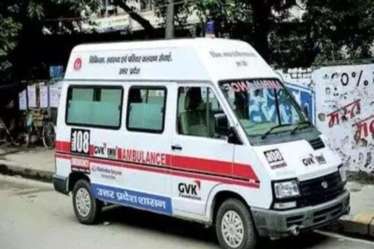 कोरोना काल में बिना तेल के खड़ी एंबुलेंस (file photo)