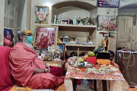 PM मोदी ने राम मंदिर का शिलान्यास कर 500 वर्षों के 'कलंक' को मिटा दिया: स्वामी वासुदेवानंद PM मोदी ने राम मंदिर का शिलान्यास कर 500 वर्षों के 'कलंक' को मिटा दिया: स्वामी वासुदेवानंद