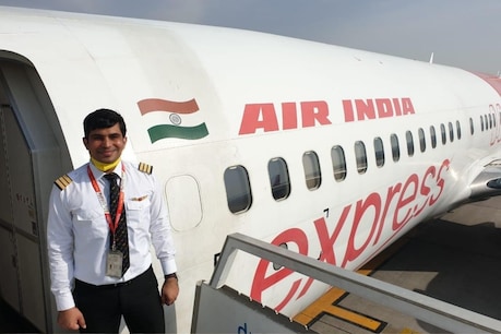 केरल विमान हादसा: पायलट अखिलेश का हुआ अंतिम संस्कार, पिता बोले- बहू को मिले नौकरी