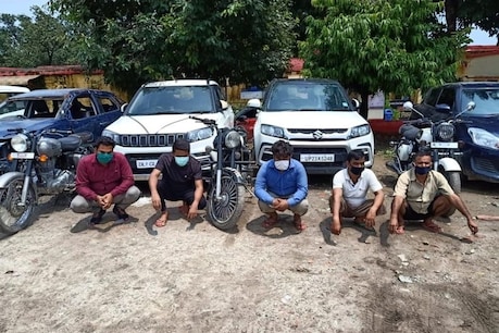 बरेली: चंद मिनटों में लग्जरी गाड़ियों पर करते थे हाथ साफ, 6 कार और 3 बुलेट बाइक बरामद बरेली: चंद मिनटों में लग्जरी गाड़ियों पर करते थे हाथ साफ, 6 कार और 3 बुलेट बाइक बरामद