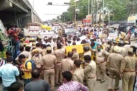संजीत यादव हत्याकांड: CM योगी से मिलने पैदल ही निकले परिजन, पुलिस ने रोका