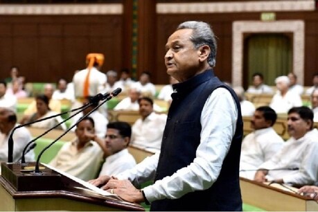 Rajasthan Crisis: अपने ही विधायकों की जासूसी कर रही गहलोत सरकार, तैयार किया जा रहा कॉल रिकॉर्ड- सूत्र Rajasthan Crisis: अपने ही विधायकों की जासूसी कर रही गहलोत सरकार, तैयार किया जा रहा कॉल रिकॉर्ड- सूत्र