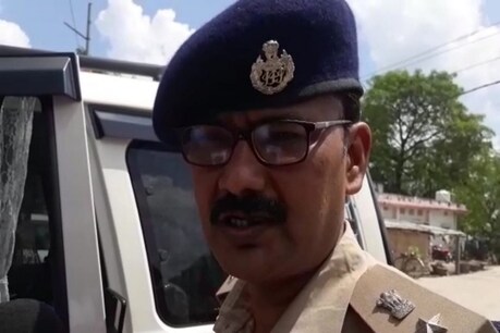 Video: महज 55 सेकेंड में RJD के पूर्व विधायक के स्टाफ से 26 लाख रुपए लूट ले गए अपराधी Video: महज 55 सेकेंड में RJD के पूर्व विधायक के स्टाफ से 26 लाख रुपए लूट ले गए अपराधी