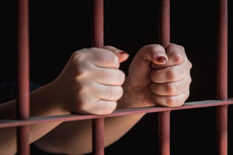 शाहजहांपुर पुलिस ने दो तस्करों को गिरफ्तार कर जेल भेज दिया है.