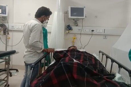 फरीदाबाद: दुकान के सामने शराब पीने से रोका तो बदमाशों ने युवक को पीटा, हाथ-पैर तोड़े फरीदाबाद: दुकान के सामने शराब पीने से रोका तो बदमाशों ने युवक को पीटा, हाथ-पैर तोड़े