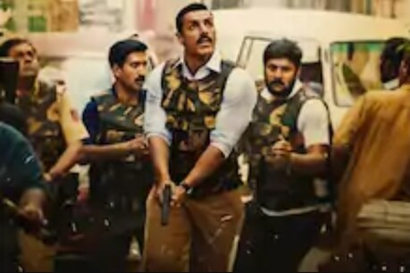 बटला हाउस एनकाउंटर के दौरान इंस्पेक्टर मोहन चंद शर्मा अपनी टीम के साथ. (फाइल फोटो)