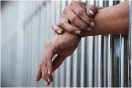चाची ने गुस्से में 2 साल के भतीजे को अलमारी में कर दिया बंद, 6 घंटे बाद मिली लाश चाची ने गुस्से में 2 साल के भतीजे को अलमारी में कर दिया बंद, 6 घंटे बाद मिली लाश