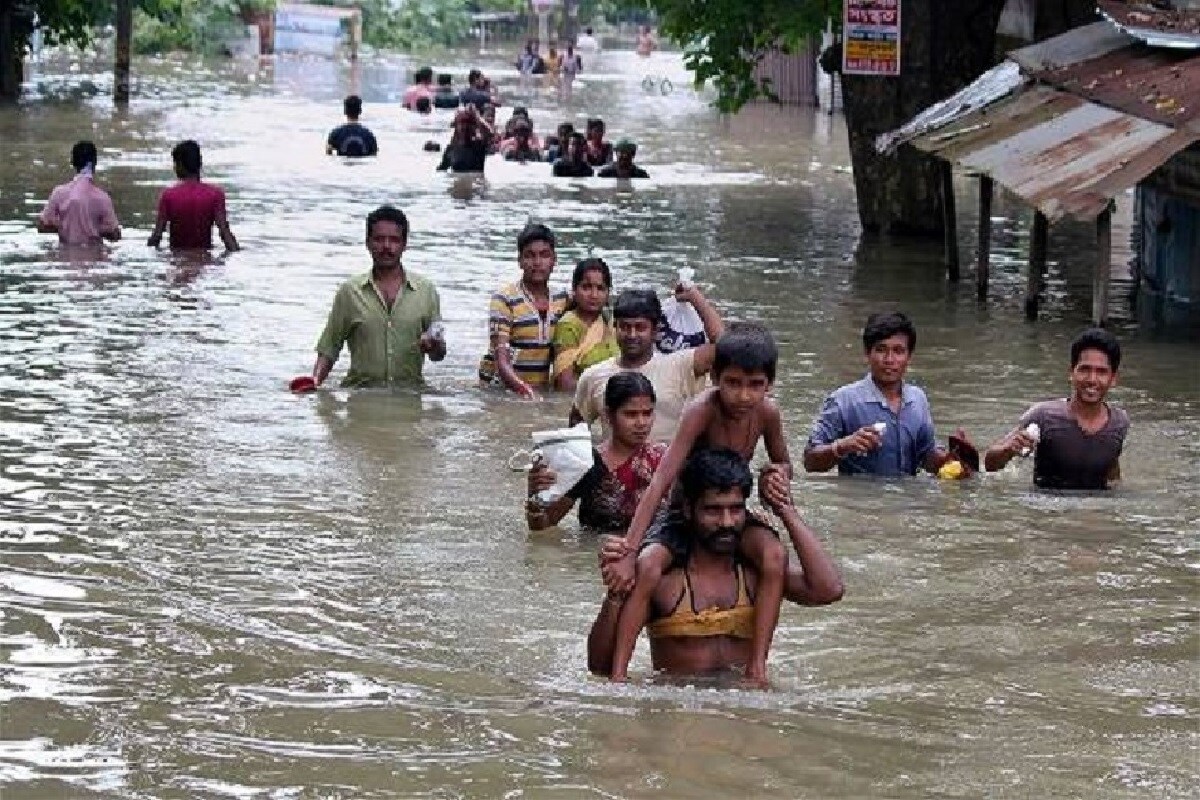 बिहार में बाढ़ से बिगड़े हालात, महाराष्ट्र के कई जिलों में भारी बारिश का  ऑरेंज अलर्ट | Flood situation worsens in Bihar Orange alert of heavy rains  in many districts of Maharashtra