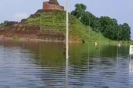 Flood in Bihar: टापू जैसा दिख रहा विश्व का सबसे ऊंचा बौद्ध स्तूप, बाउंड्री वॉल का एक हिस्सा ध्वस्त