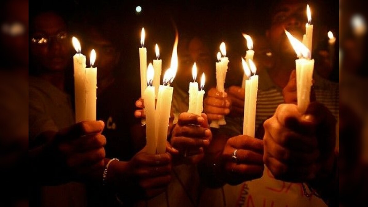 Vastu Tips मोमबत्ती जलाने से घर में आती है पॉजिटिविटी, रंग और दिशा ऐसे