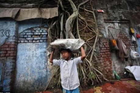 लॉकडाउन में परिजनों की छूटी नौकरी, अब बच्चे स्कूल छोड़ कर रहे मजदूरी लॉकडाउन में परिजनों की छूटी नौकरी, अब बच्चे स्कूल छोड़ कर रहे मजदूरी