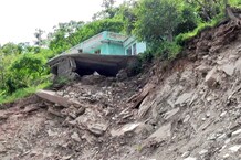 PHOTOS: मंडी फोरलेन कटिंग से गिरने की कगार पर मजदूर का घर, मुआवजे का इंतजार
