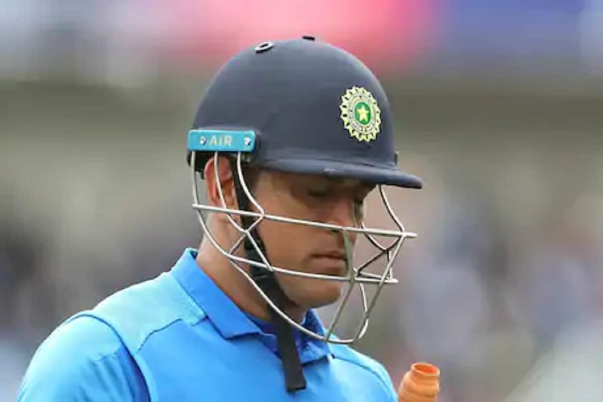 MS Dhoni Retirement: बस कुछ इंच रह गए...बहुत भारी था पवेलियन की सीढ़ियां चढ़ते धोनी के पैरों का बोझ - News18 हिंदी
