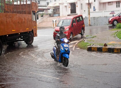 Weather Updates: देश के कई हिस्सों में भारी बारिश का अलर्ट, जानें मौसम का हाल Weather Updates: देश के कई हिस्सों में भारी बारिश का अलर्ट, जानें मौसम का हाल