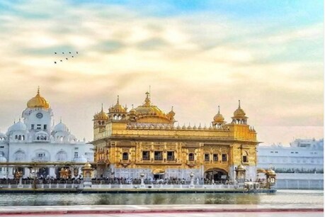 अमृतसर के हरिमन्दिर साहिब में अब विदेश से भी श्रद्धालु लंगर और सेवा के लिए दान कर सकते हैं (File Photo)