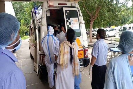 हरियाणा विधानसभा स्पीकर को मेदांता अस्पताल ले जा रही एंबुलेंस पुलिस की जिप्सी से टकराई हरियाणा विधानसभा स्पीकर को मेदांता अस्पताल ले जा रही एंबुलेंस पुलिस की जिप्सी से टकराई