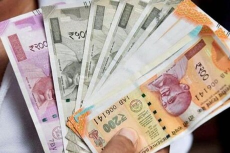 बिना मकान और फर्जी कागजों के आधार पर करोड़ों रुपये का लोन लिया गया है.