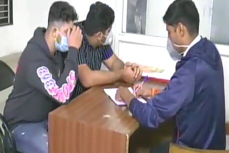 देर रात रईसजादों की इन हाउस पार्टी में पहुंची इंदौर पुलिस, इस हालत में मिले लड़के और लड़कियां देर रात रईसजादों की इन हाउस पार्टी में पहुंची इंदौर पुलिस, इस हालत में मिले लड़के और लड़कियां