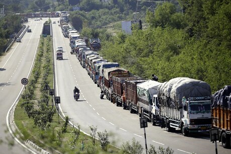 जम्मू-कश्मीर में 600 KM लंबा राजमार्ग बनाने की योजना बना रहा प्रशासन जम्मू-कश्मीर में 600 KM लंबा राजमार्ग बनाने की योजना बना रहा प्रशासन