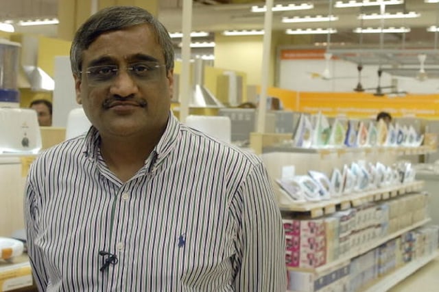 Business of crores of business with Dada sells sarees, now stuck in debt