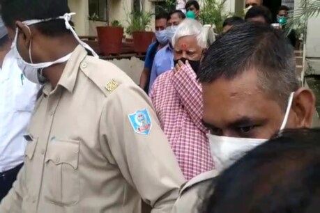 COVID-19: पेइंग वार्ड से हटाए गए RJD सुप्रीमो लालू यादव, अब रिम्स निदेशक के बंगले में रहेंगे, जानें वजह COVID-19: पेइंग वार्ड से हटाए गए RJD सुप्रीमो लालू यादव, अब रिम्स निदेशक के बंगले में रहेंगे, जानें वजह