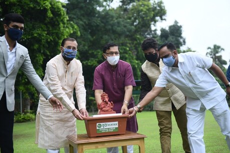 जानिए, केंद्रीय मंत्री प्रकाश जावड़ेकर को क्यों भेंट में मिली मिट्टी से बनी गणेश भगवान की मूर्ति? जानिए, केंद्रीय मंत्री प्रकाश जावड़ेकर को क्यों भेंट में मिली मिट्टी से बनी गणेश भगवान की मूर्ति?