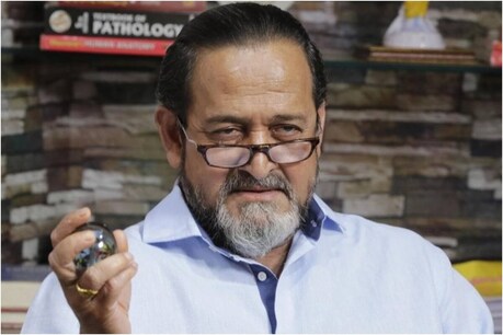 'वास्तव' के डायरेक्टर महेश मांजरेकर को चाय वाले ने दी जान से मारने की धमकी, गिरफ्तार 'वास्तव' के डायरेक्टर महेश मांजरेकर को चाय वाले ने दी जान से मारने की धमकी, गिरफ्तार