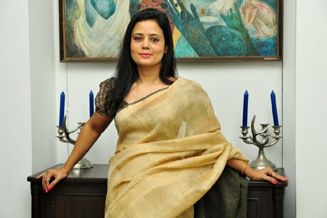 फेसबुक विवाद में संसद की कमेटी में बवाल, महुआ मोइत्रा ने किया थरूर का समर्थन फेसबुक विवाद में संसद की कमेटी में बवाल, महुआ मोइत्रा ने किया थरूर का समर्थन