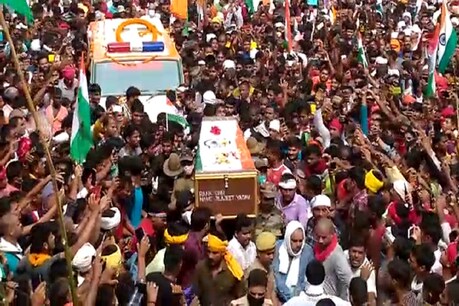 VIDEO: पुलवामा आतंकी हमले में शहीद जिलाजीत यादव की शव यात्रा में उमड़ा लोगों का हुजूम