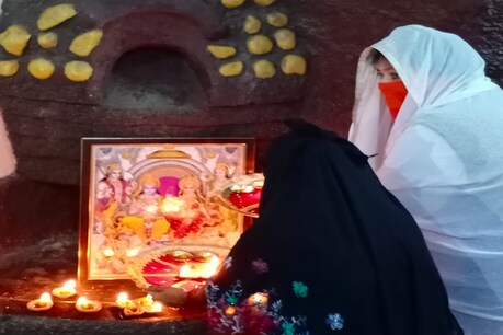 राम मंदिर भूमि पूजन: मेरठ में मुस्लिम महिलाओं ने की राम की आरती, मनाई खुशियां राम मंदिर भूमि पूजन: मेरठ में मुस्लिम महिलाओं ने की राम की आरती, मनाई खुशियां