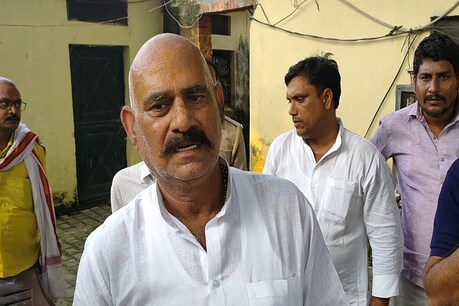 भदोही: विधायक विजय मिश्रा, उनकी पत्नी और बेटे पर पुलिस ने दर्ज किया केस, जानें क्या है पूरा मामला