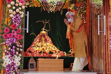 राम मंदिर निर्माण के लिए सौंपा गया एक क्विंटल सोना-चांदी, जानें किसने दिया दान