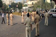 शख्‍स को धरने से उठाने आई थी पुलिस अब उसके जुड़वा बच्‍चों को संभाल रही
