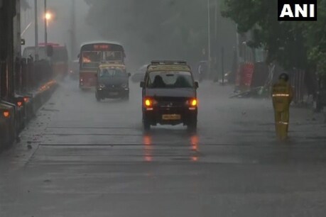 मुंबई में बारिश लगातार जारी है.