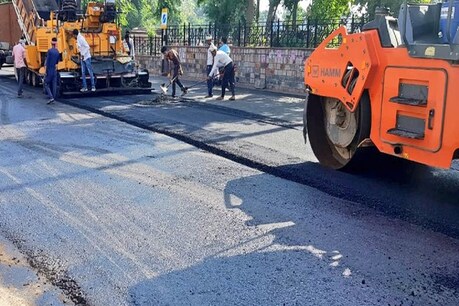 महाराष्ट्र: सड़कों की मरम्मत के लिए सरकार के पास नहीं है पैसा, PWD के बजट में की कटौती महाराष्ट्र: सड़कों की मरम्मत के लिए सरकार के पास नहीं है पैसा, PWD के बजट में की कटौती