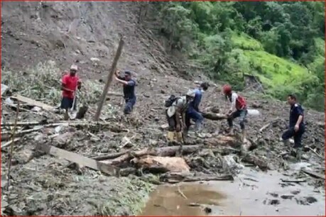 नेपाल में तबाही का मंजर, भूस्खलन में नौ लोगों की मौत, 40 लापता नेपाल में तबाही का मंजर, भूस्खलन में नौ लोगों की मौत, 40 लापता