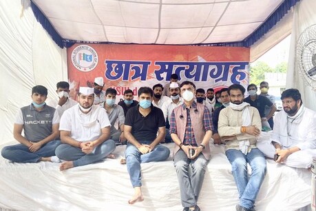 NEET-JEE परीक्षा को आगे बढ़ाने के लिए NSUI की अनिश्चितकालीन भूख हड़ताल जारी NEET-JEE परीक्षा को आगे बढ़ाने के लिए NSUI की अनिश्चितकालीन भूख हड़ताल जारी