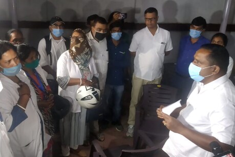 झारखंड: अनुबंधित नर्सों और पारा चिकित्साकर्मियों की 3 दिन से जारी हड़ताल खत्म, सरकार ने लीं राहत की सांसें झारखंड: अनुबंधित नर्सों और पारा चिकित्साकर्मियों की 3 दिन से जारी हड़ताल खत्म, सरकार ने लीं राहत की सांसें