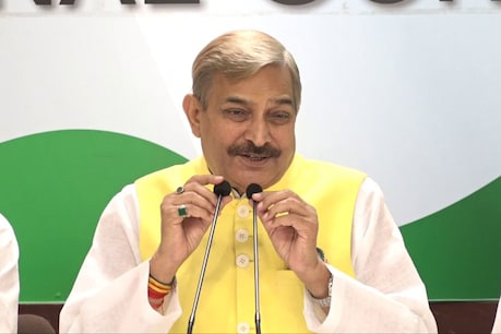 कांग्रेस के वरिष्ठ नेता प्रमोद तिवारी (फाइल फोटो)